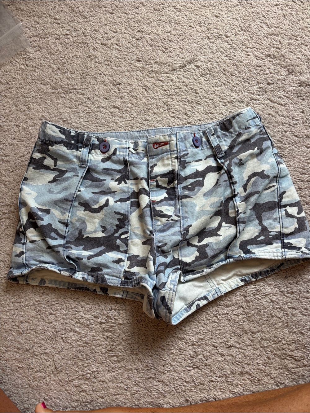 Free People blue camo denim shorts size 12